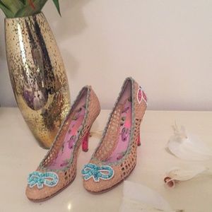 Betsy Johnson Summer Pumps Embodied 38